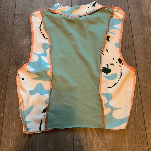 Adorable cropped tank top! - Picture 3 of 3